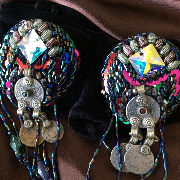 Tribaret Bella - 6 piece professional bellydance costume - Multi on Black Velvet - Picture 8 of 14